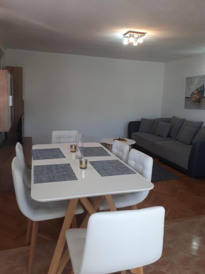 Apartmani Nikola Трогир Стая снимка